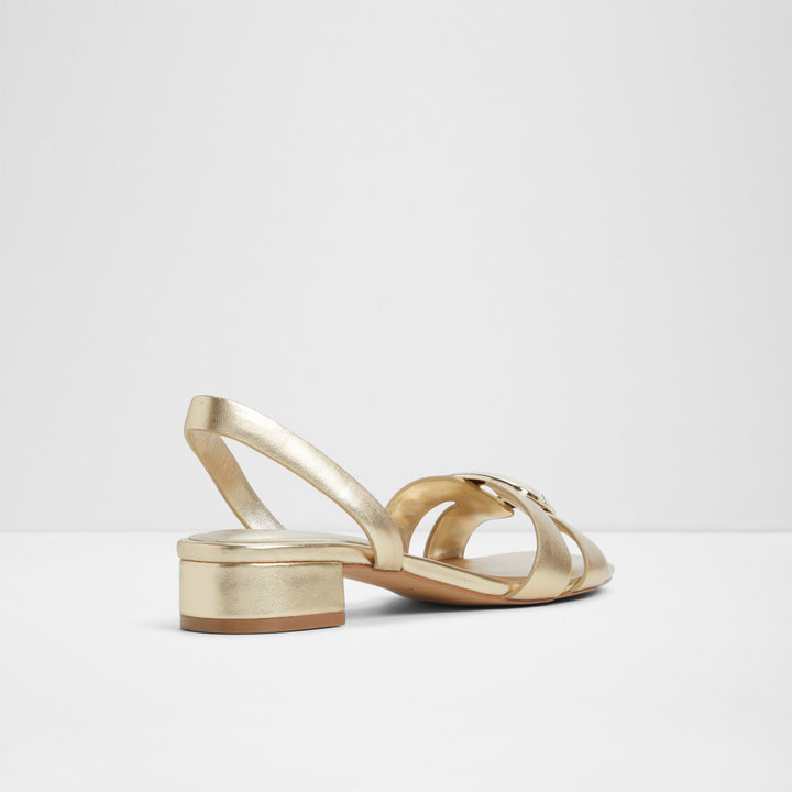 Sandálias rasas em dourado - ALAMAENDAR