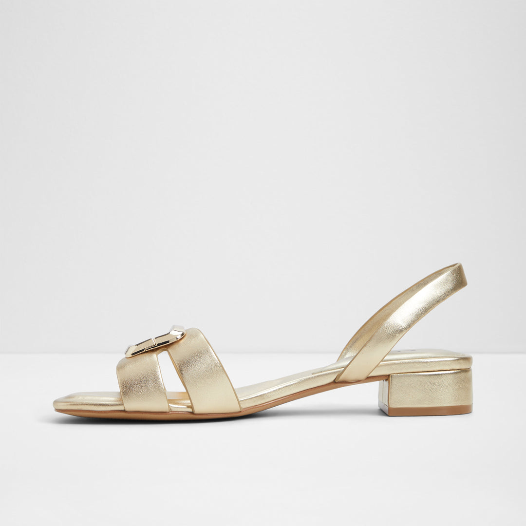 Sandálias rasas em dourado - ALAMAENDAR