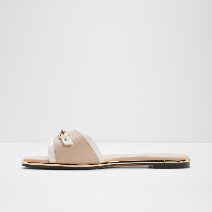 Sandálias rasas em bege - ALAMASSI