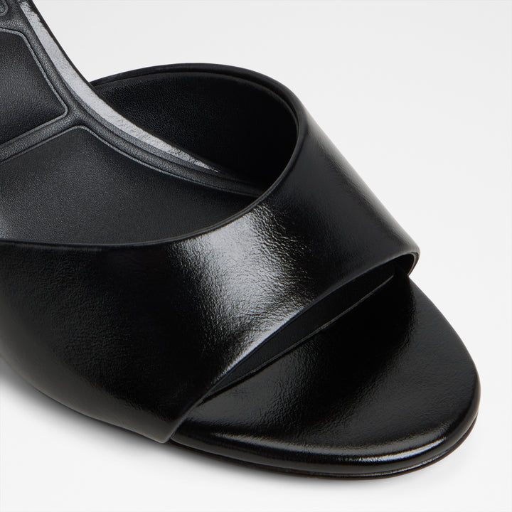 Sandálias em preto, salto fino - ANNABERAEN