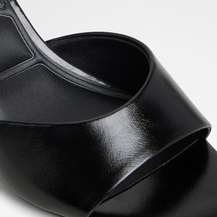 Sandálias em preto, salto fino - ANNABERAEN