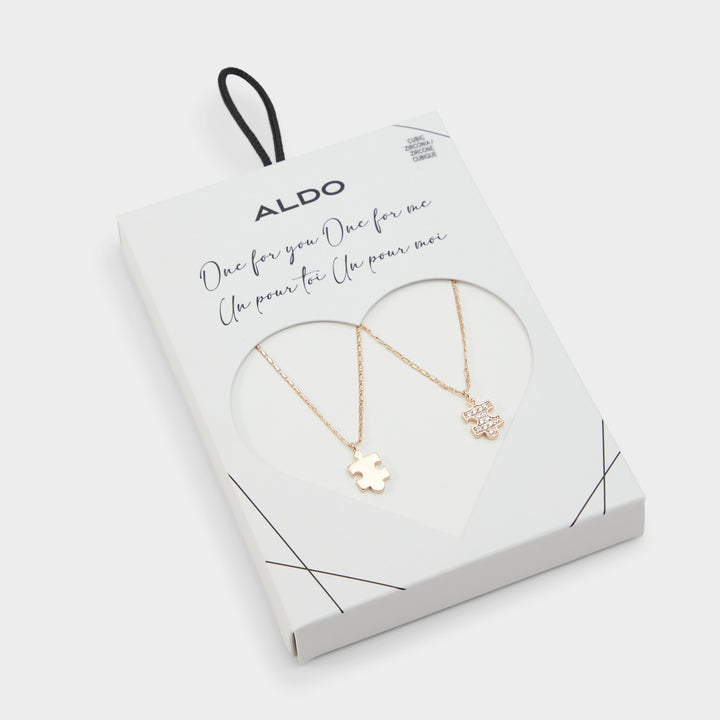 Colares em dourado - BESTIES