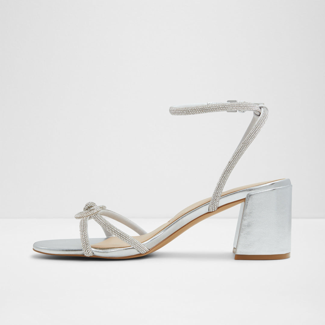 Sandálias em prateado, salto em bloco - BOUCLETTE