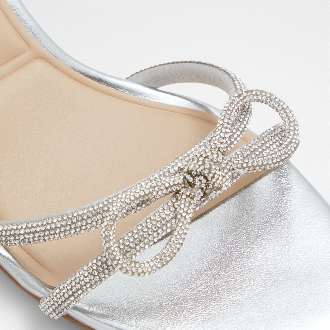 Sandálias em prateado, salto em bloco - BOUCLETTE