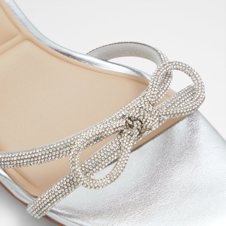 Sandálias em prateado, salto em bloco - BOUCLETTE