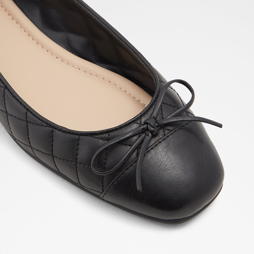 Sabrinas rasas em pele preto - BRAYLYNN