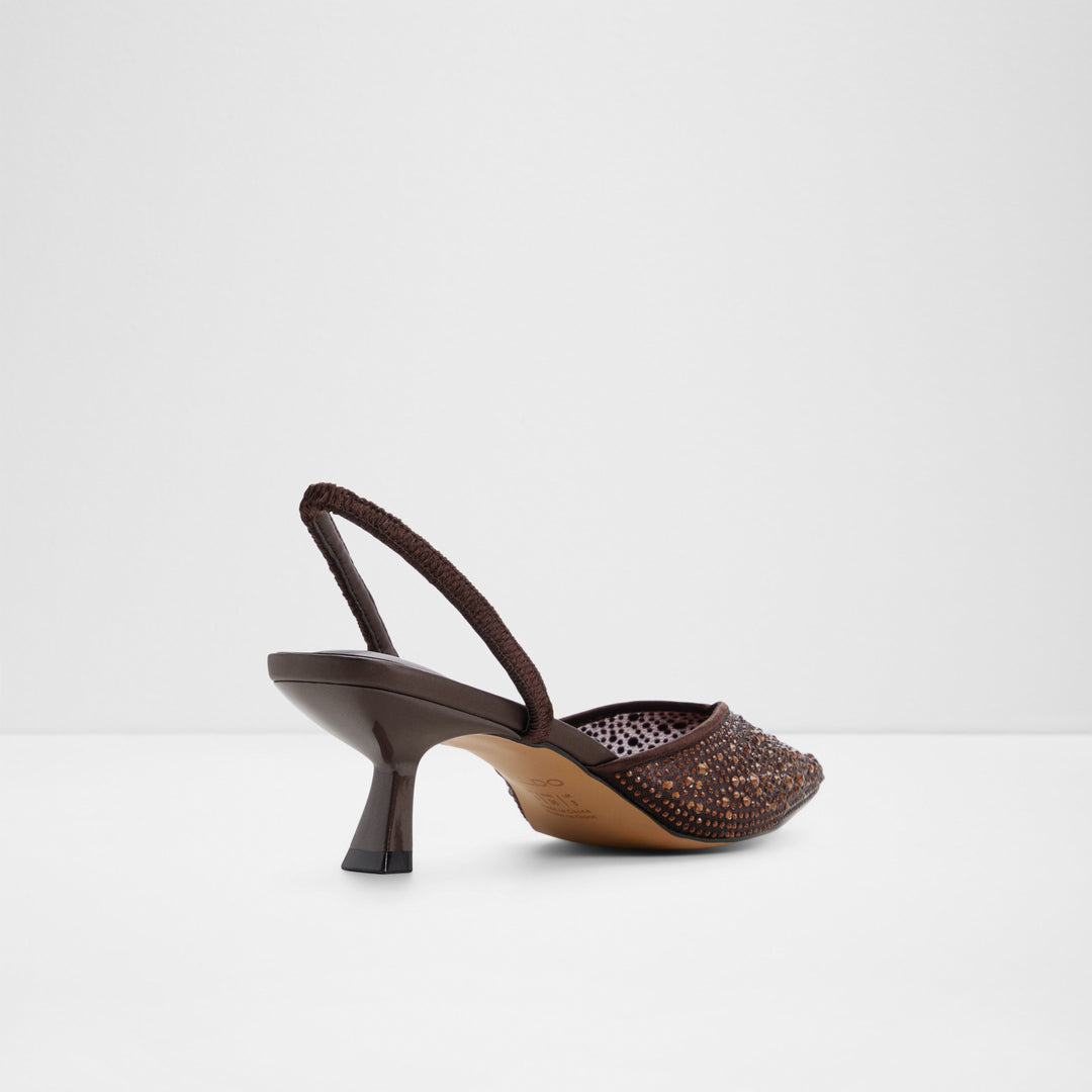 Sapatos em castanho, salto fino - CALRESA