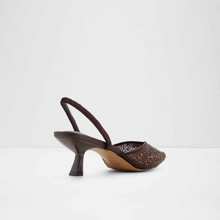 Sapatos em castanho, salto fino - CALRESA