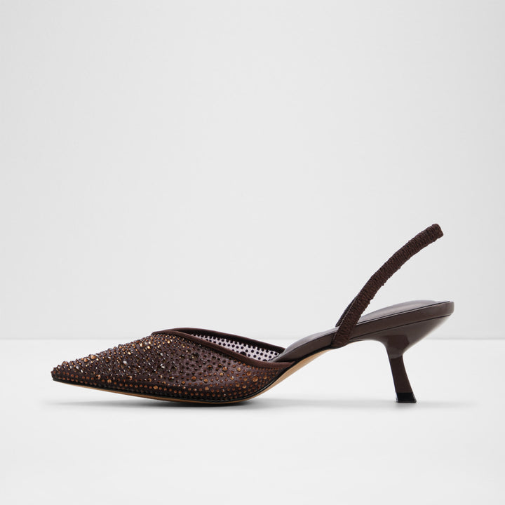 Sapatos em castanho, salto fino - CALRESA