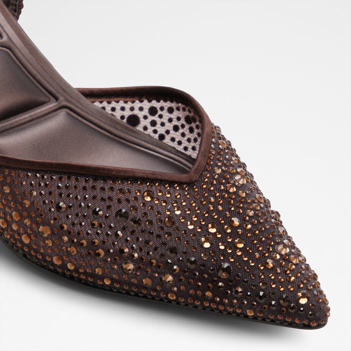 Sapatos em castanho, salto fino - CALRESA