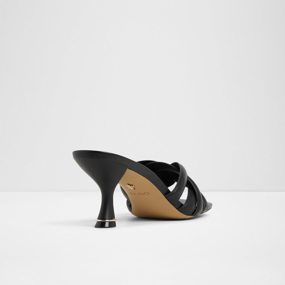 Sandálias em preto, salto em funil - CALYRA