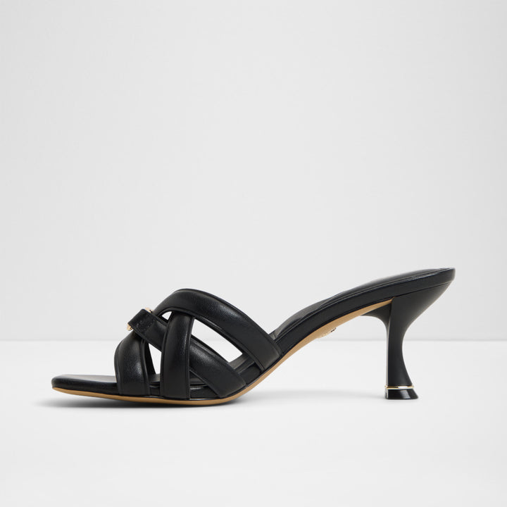 Sandálias em preto, salto em funil - CALYRA