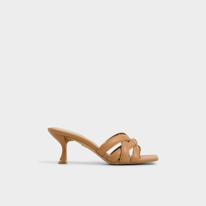 Sandálias em cognac, salto em funil - CALYRA