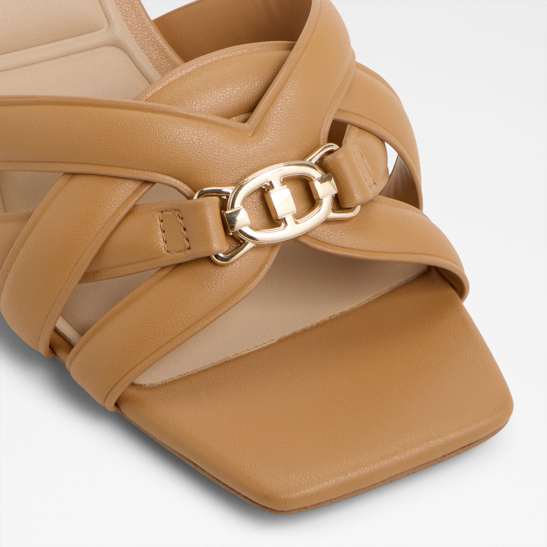 Sandálias em cognac, salto em funil - CALYRA