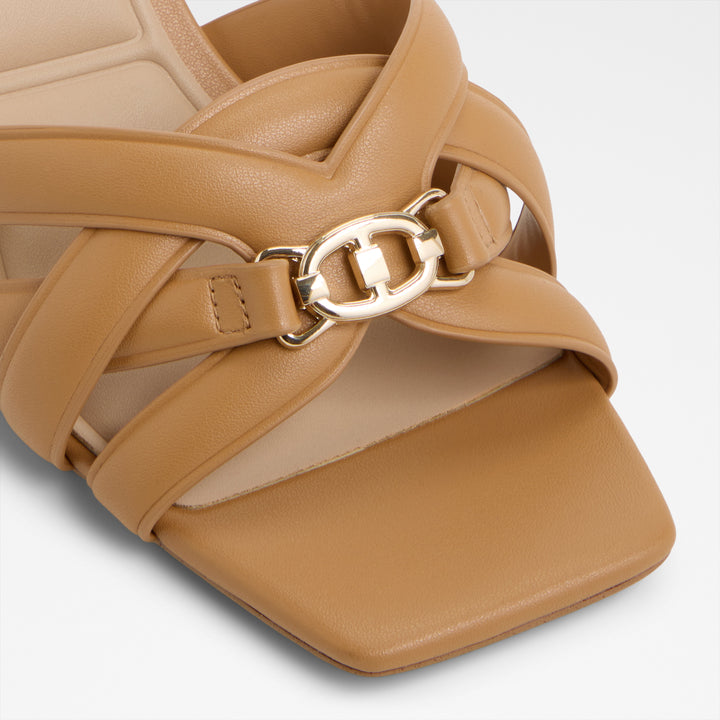 Sandálias em cognac, salto em funil - CALYRA