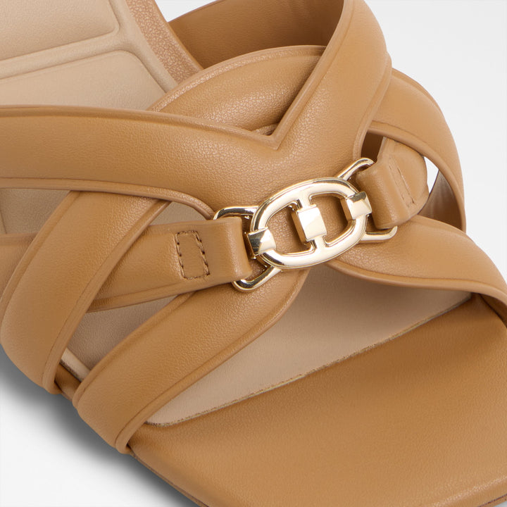 Sandálias em cognac, salto em funil - CALYRA