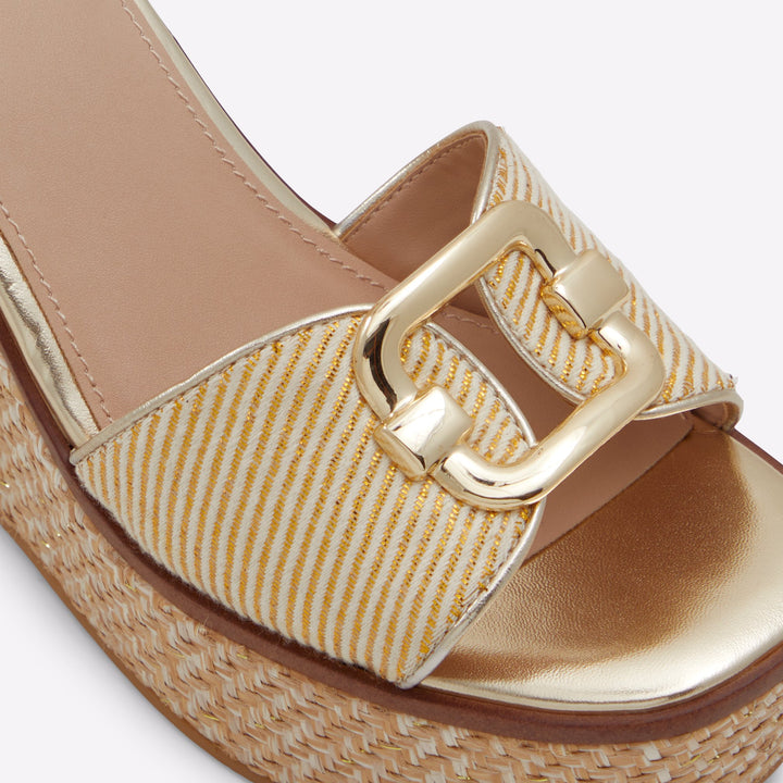 Sandálias de cunha em dourado - CARRABRIRIA