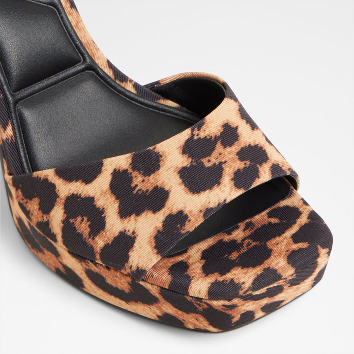 Sandálias em preto, salto em bloco com plataforma - CHICGLEAM