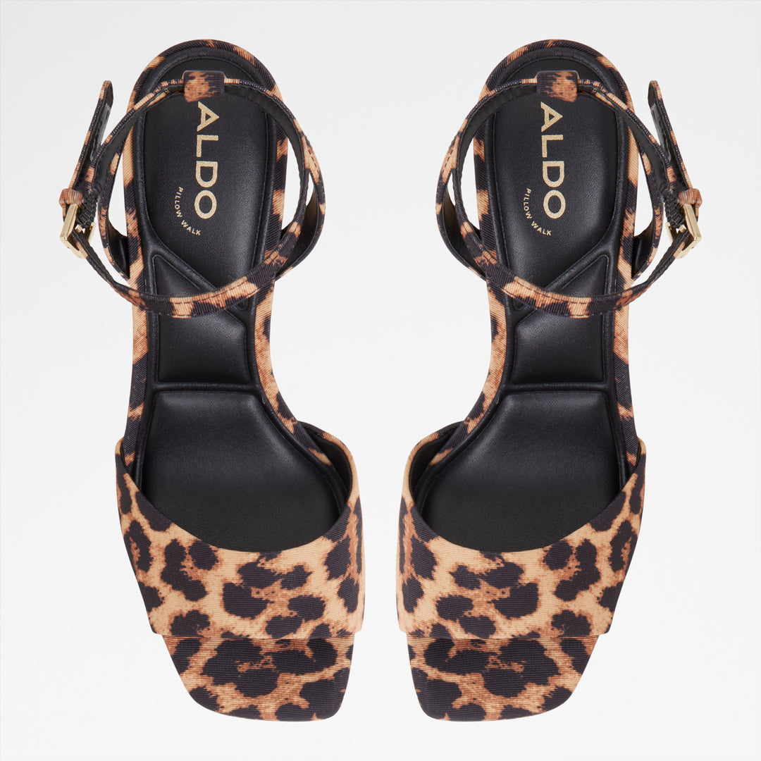 Sandálias em preto, salto em bloco com plataforma - CHICGLEAM