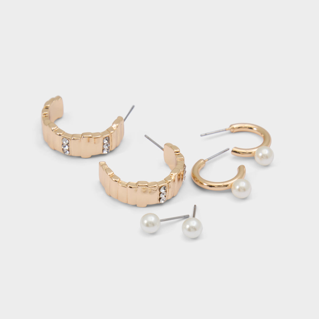 Brincos curtos em dourado - CIRAHAR