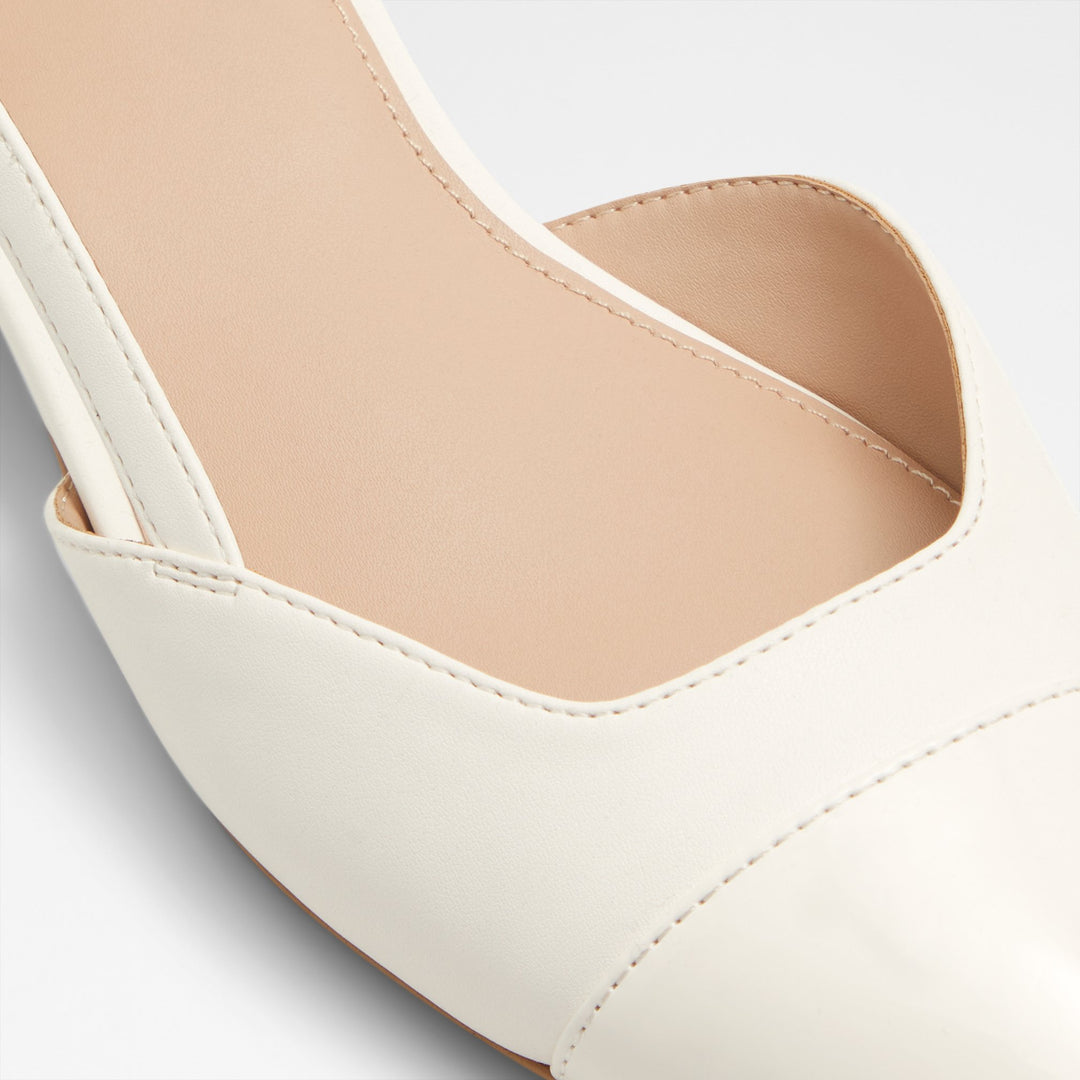 Sapatos rasos em branco - CLEMENTINNE