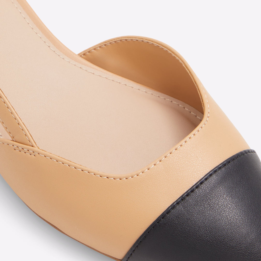 Sapatos rasos em bege - CLEMENTINNE