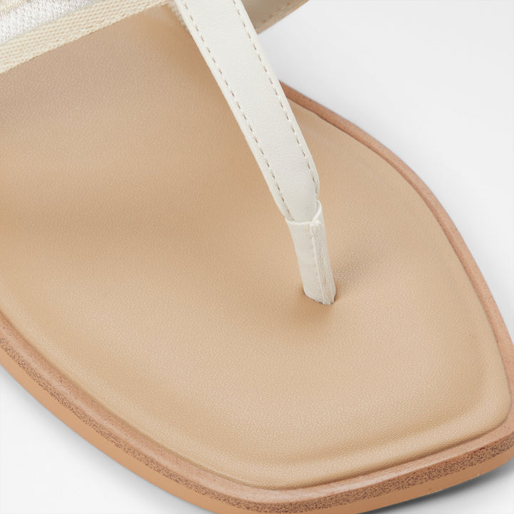 Sandálias rasas em bege - CORALYNNA