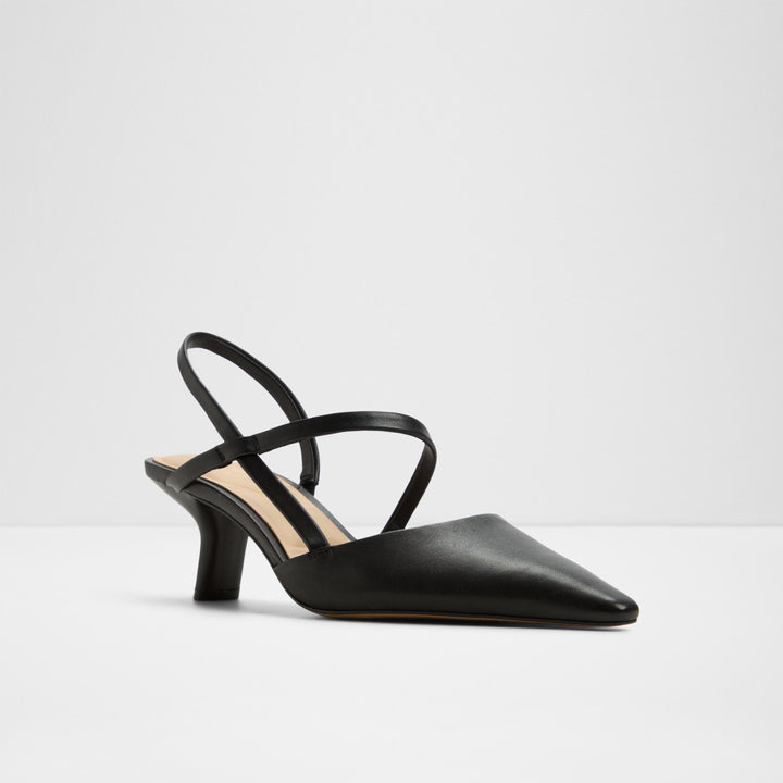 Sapatos em pele preto, salto em funil - CORDELA