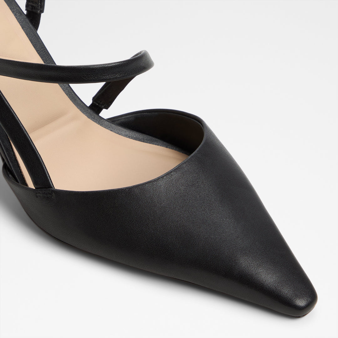 Sapatos em pele preto, salto em funil - CORDELA