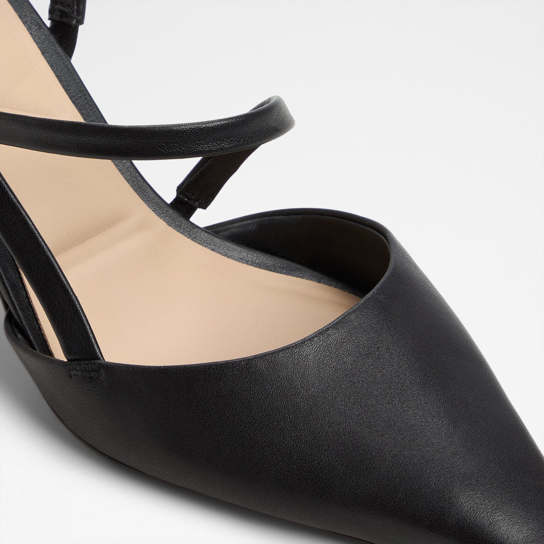 Sapatos em pele preto, salto em funil - CORDELA