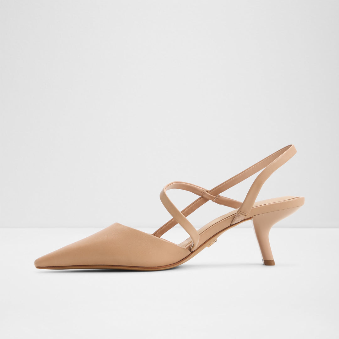 Sapatos em pele bege, salto em funil - CORDELA