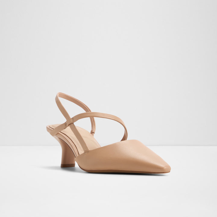 Sapatos em pele bege, salto em funil - CORDELA