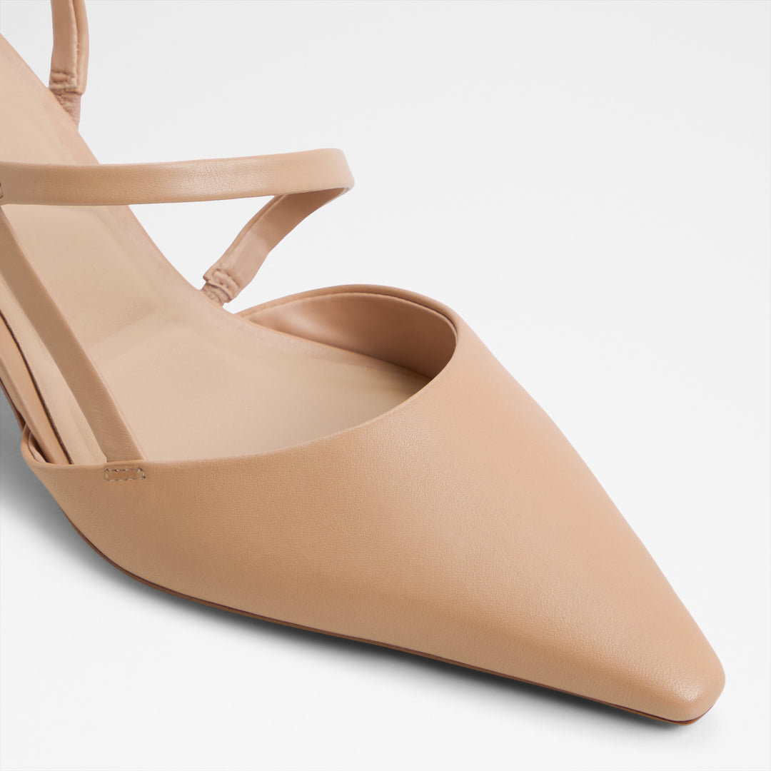 Sapatos em pele bege, salto em funil - CORDELA