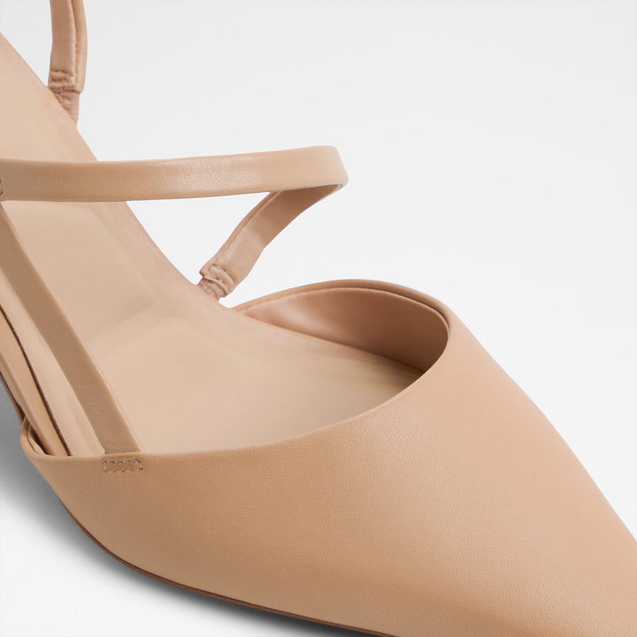 Sapatos em pele bege, salto em funil - CORDELA