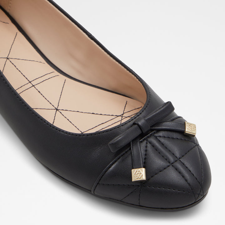 Sabrinas rasas em pele preto - CRISTELLA