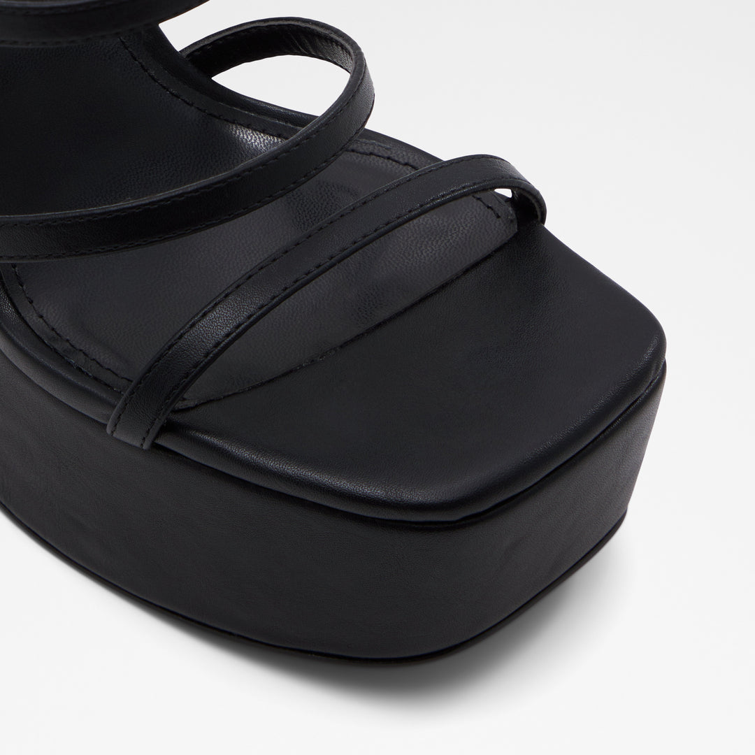 Sandálias em preto, salto em bloco com plataforma - DARLING