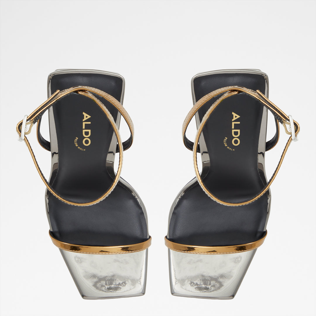 Sandálias em verniz prateado, salto fino - ELAMAEDAR