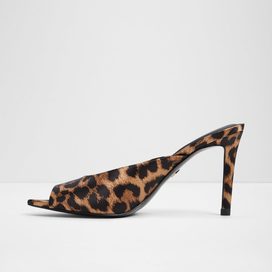 Sandálias em preto, salto fino - ELENARA