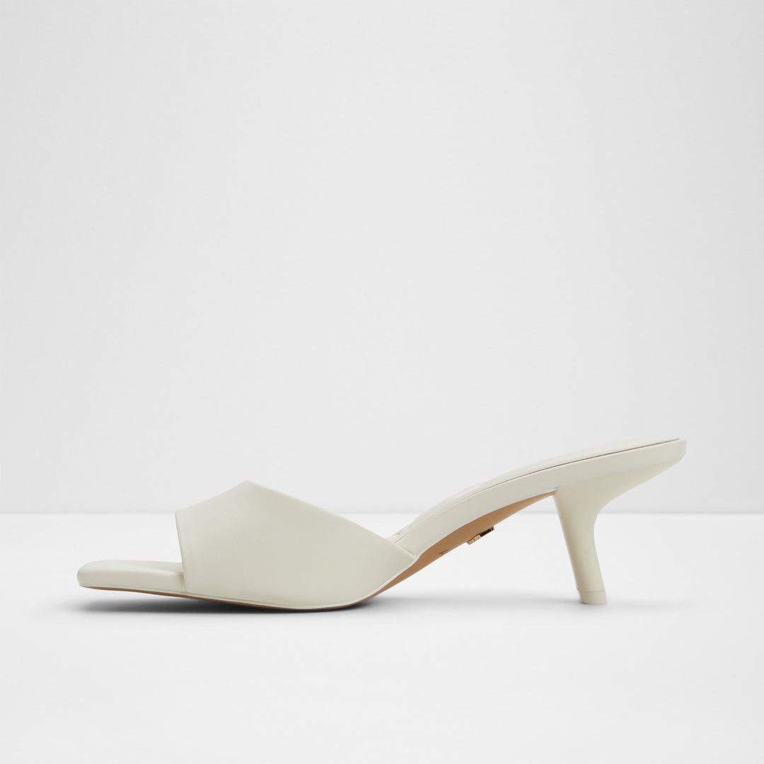 Mules em branco, salto em funil - ENCHANTING