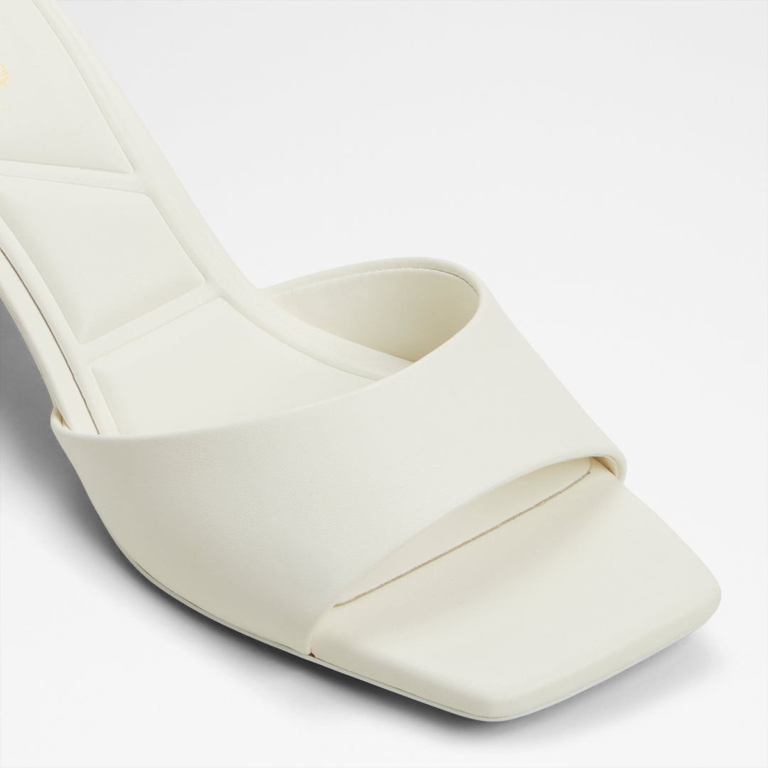 Mules em branco, salto em funil - ENCHANTING