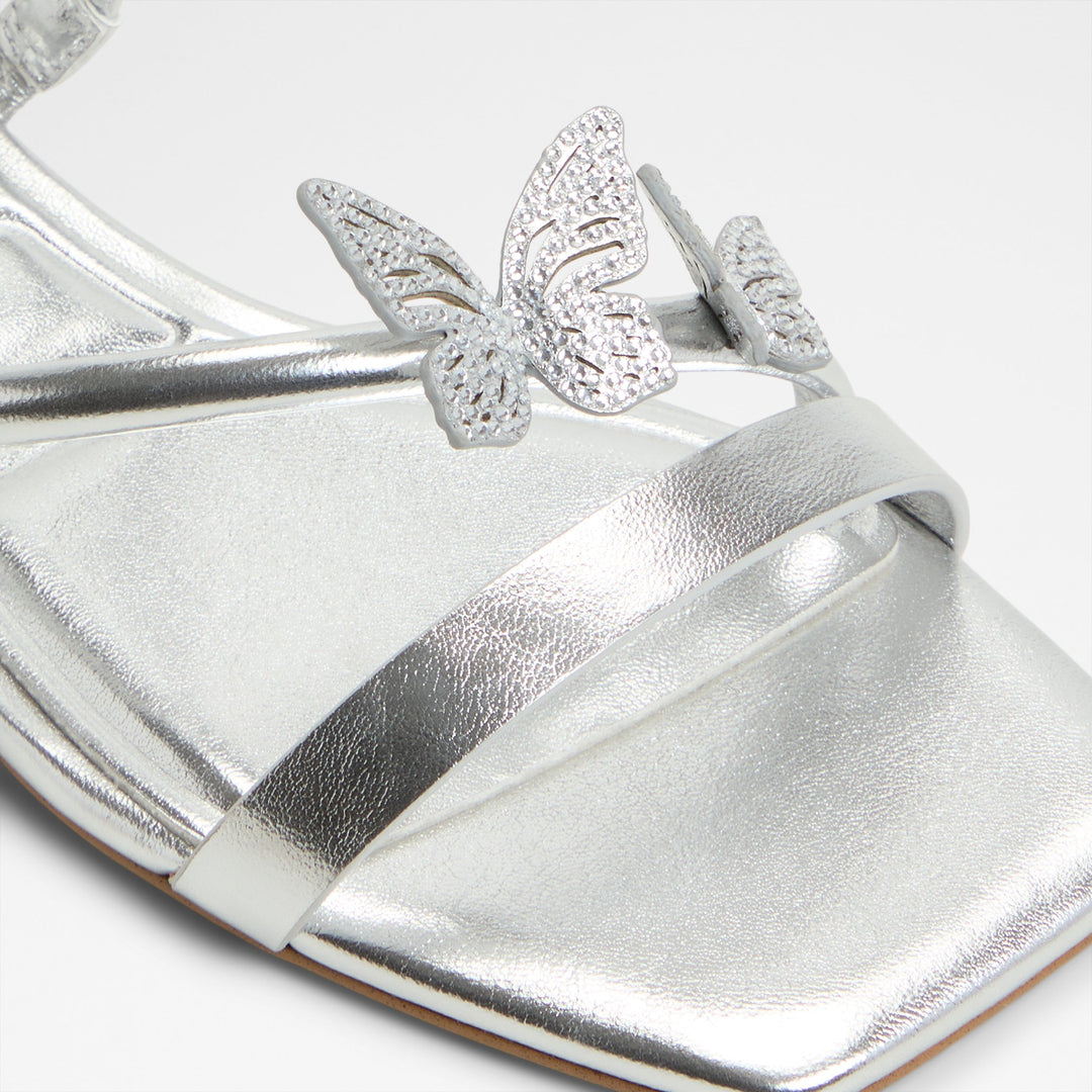 Sandálias rasas em prateado - FLYHIGH