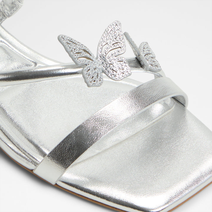 Sandálias rasas em prateado - FLYHIGH