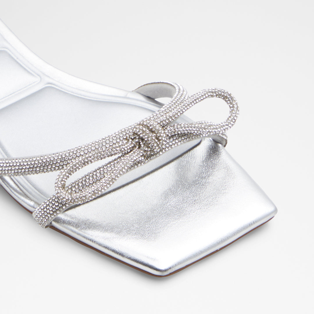 Sandálias rasas em prateado - GLIMMERA