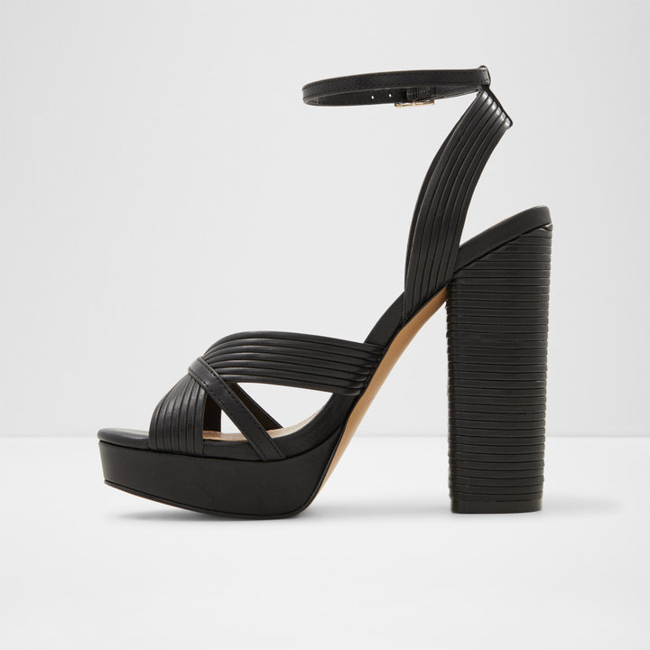 Sandálias em preto, salto em bloco com plataforma - HALLY