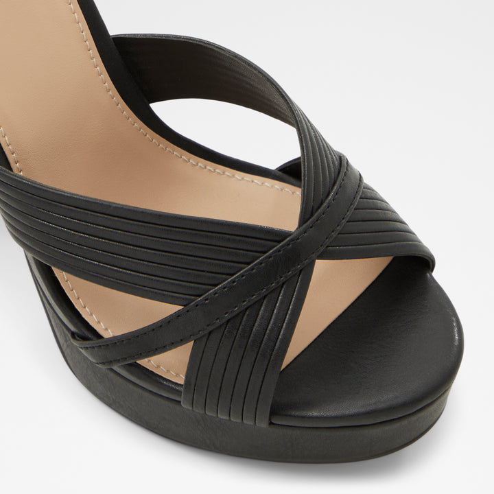 Sandálias em preto, salto em bloco com plataforma - HALLY