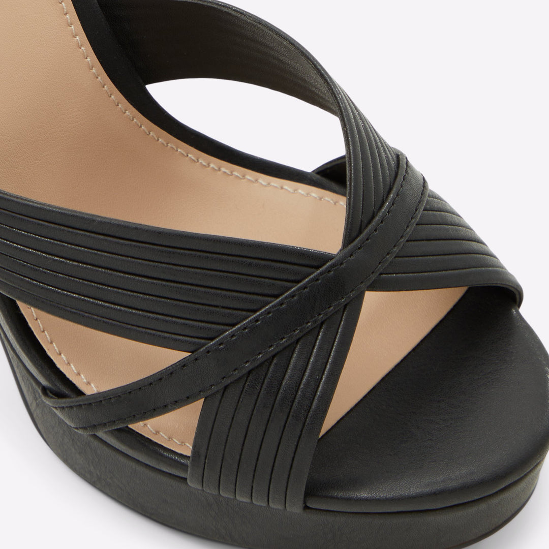 Sandálias em preto, salto em bloco com plataforma - HALLY