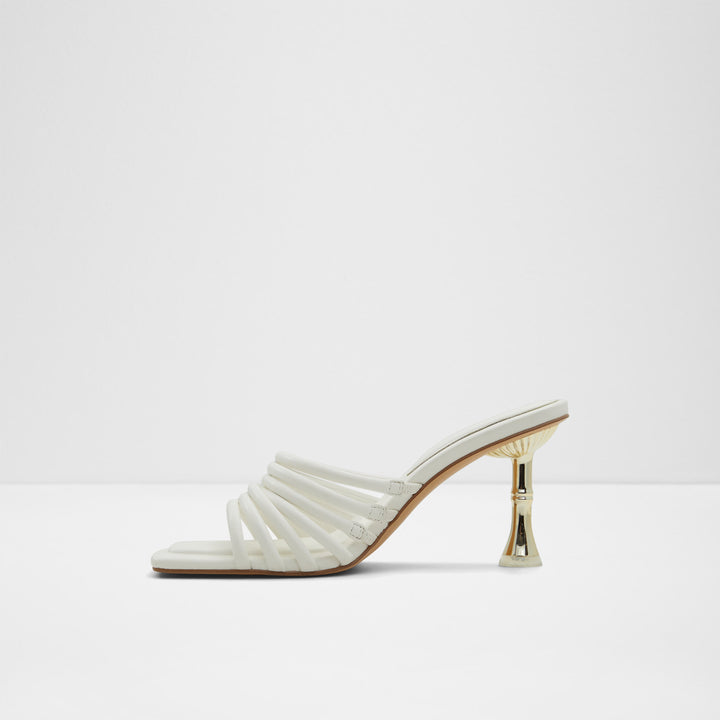 Mules em branco, salto fino - HARPA