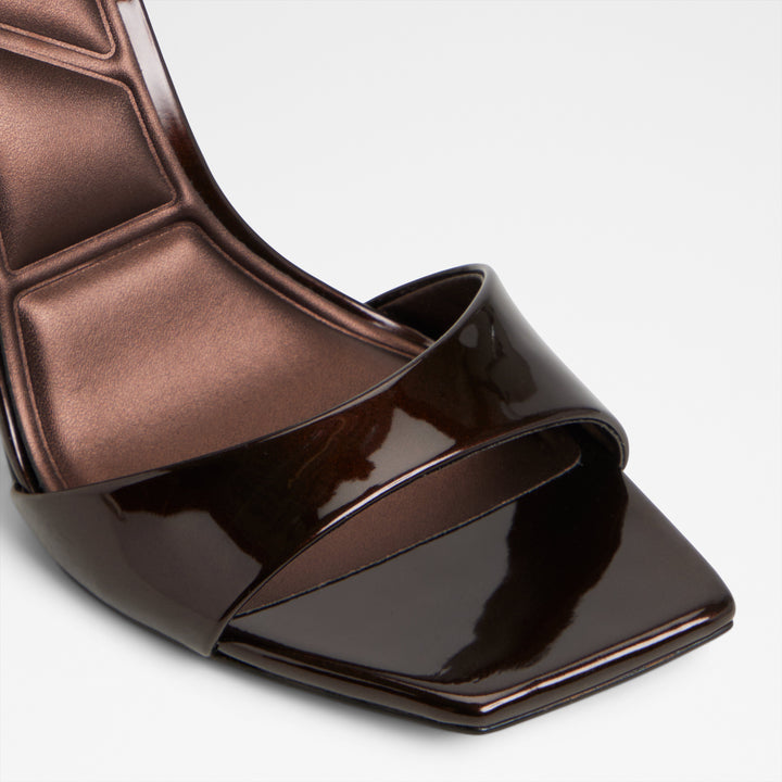 Sandálias em castanho, salto fino - ILLUSTRIOUS