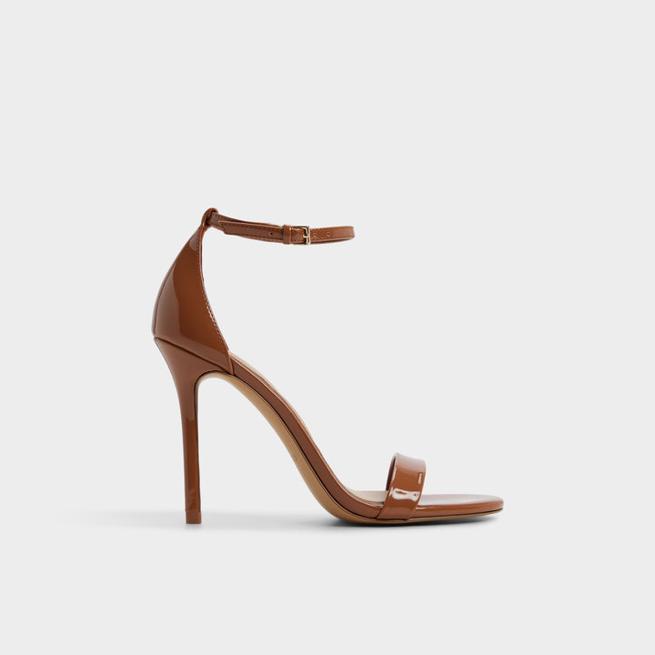 Sandálias em verniz cognac, salto fino - JACYNTHE