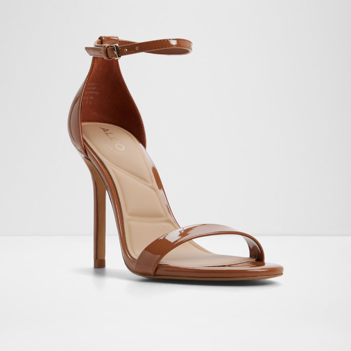 Sandálias em verniz cognac, salto fino - JACYNTHE